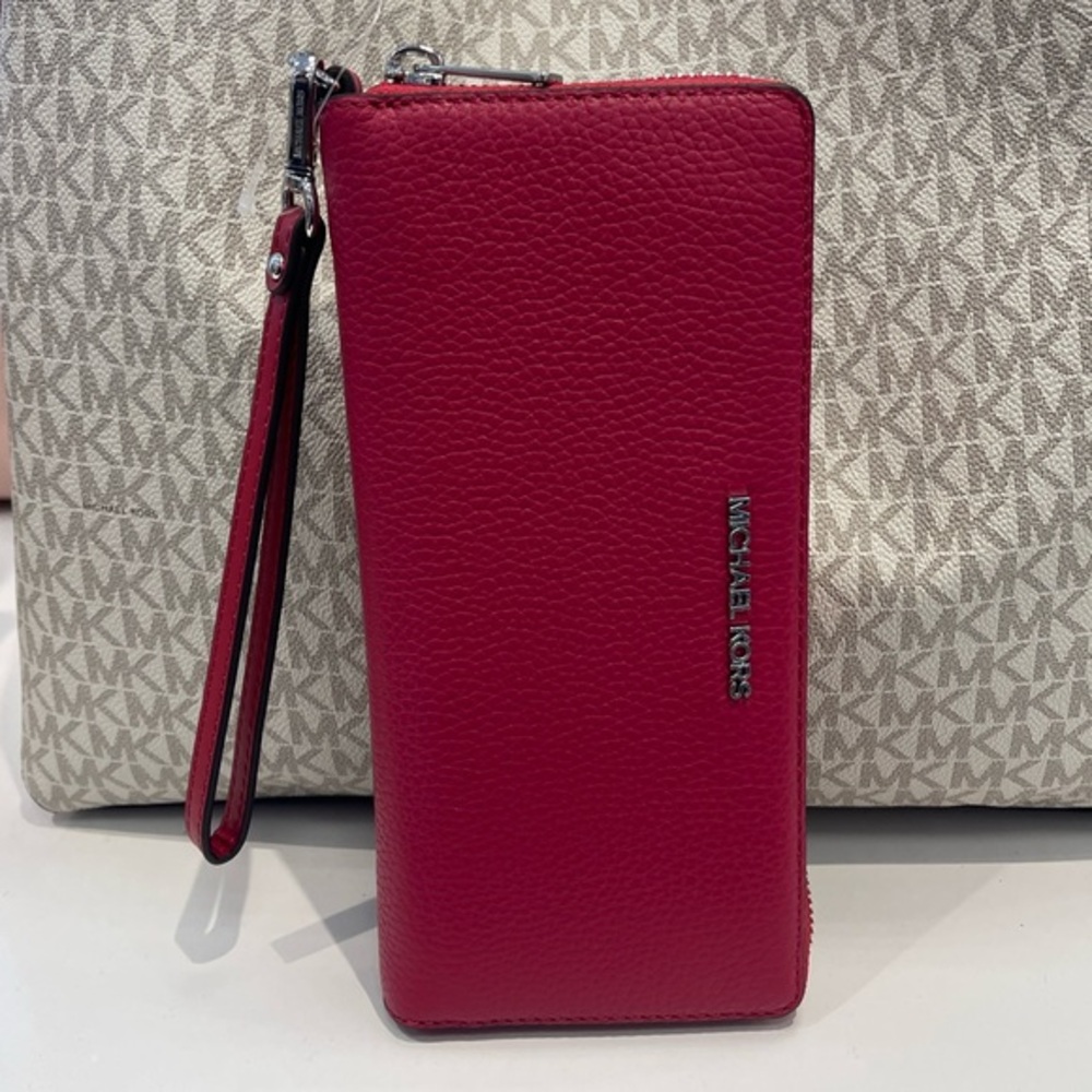 MICHAEL KORS Lg Pebbled Leather Continental Wallet Wristlet Phone
Dark Raspberry